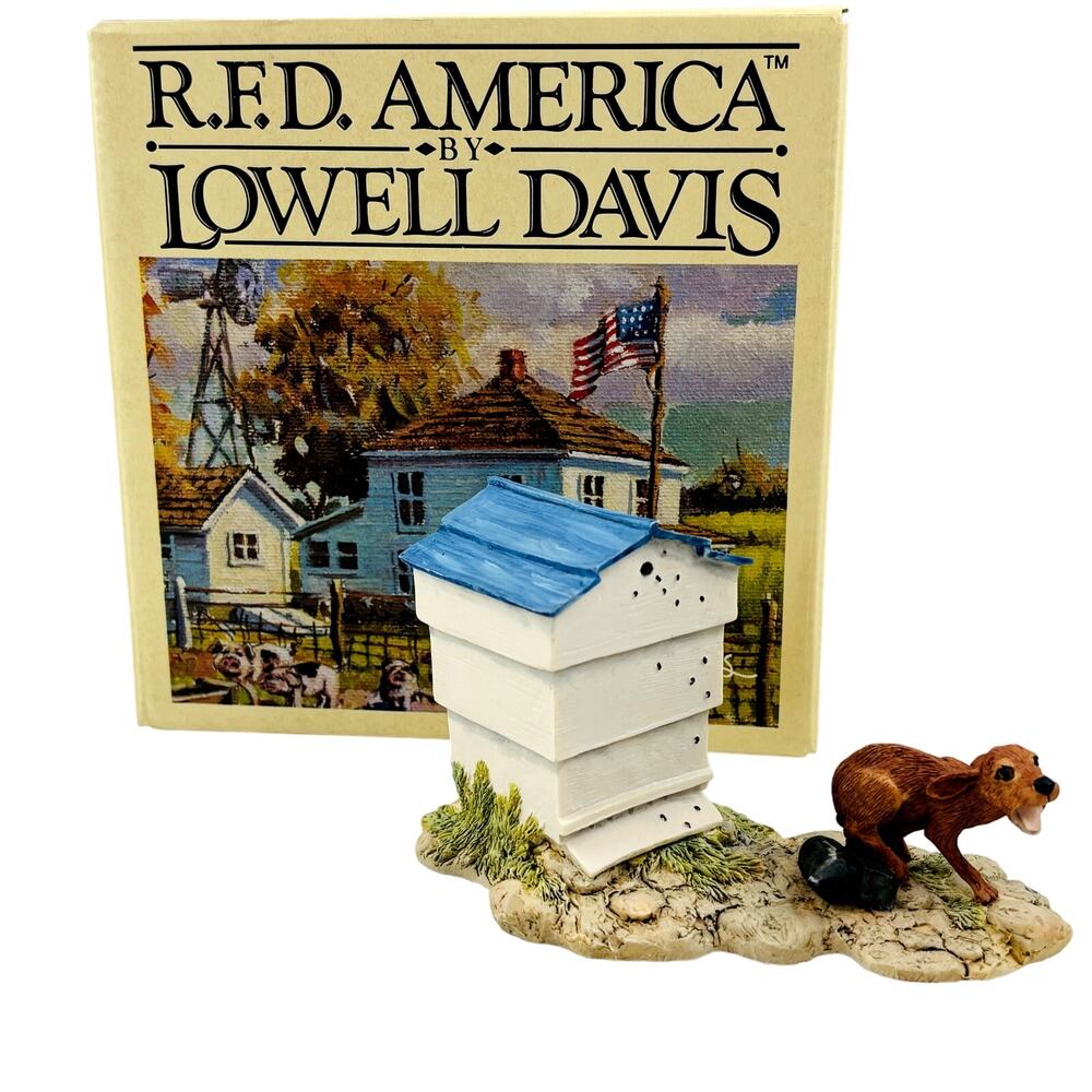 Making A Beeline Lowell Davis Schmid RFD America Figurine Dog Beehive 225274‎